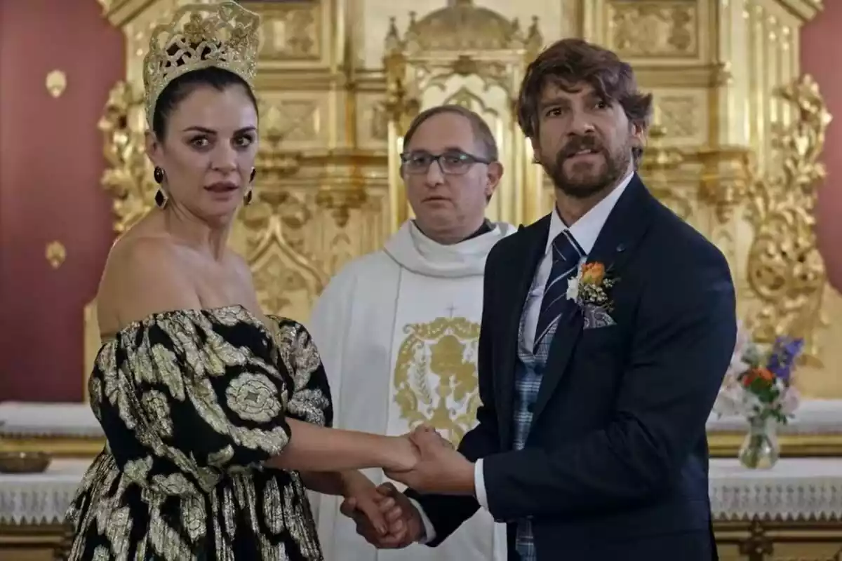 Captura de Miren Ibarguren y Félix Gómez en su boda en el final de la temporada 14 de La que se avecina