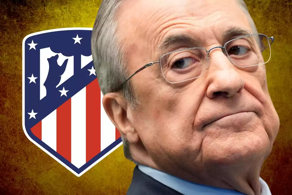 Un hombre con gafas y expresión seria frente al escudo del Atlético de Madrid.