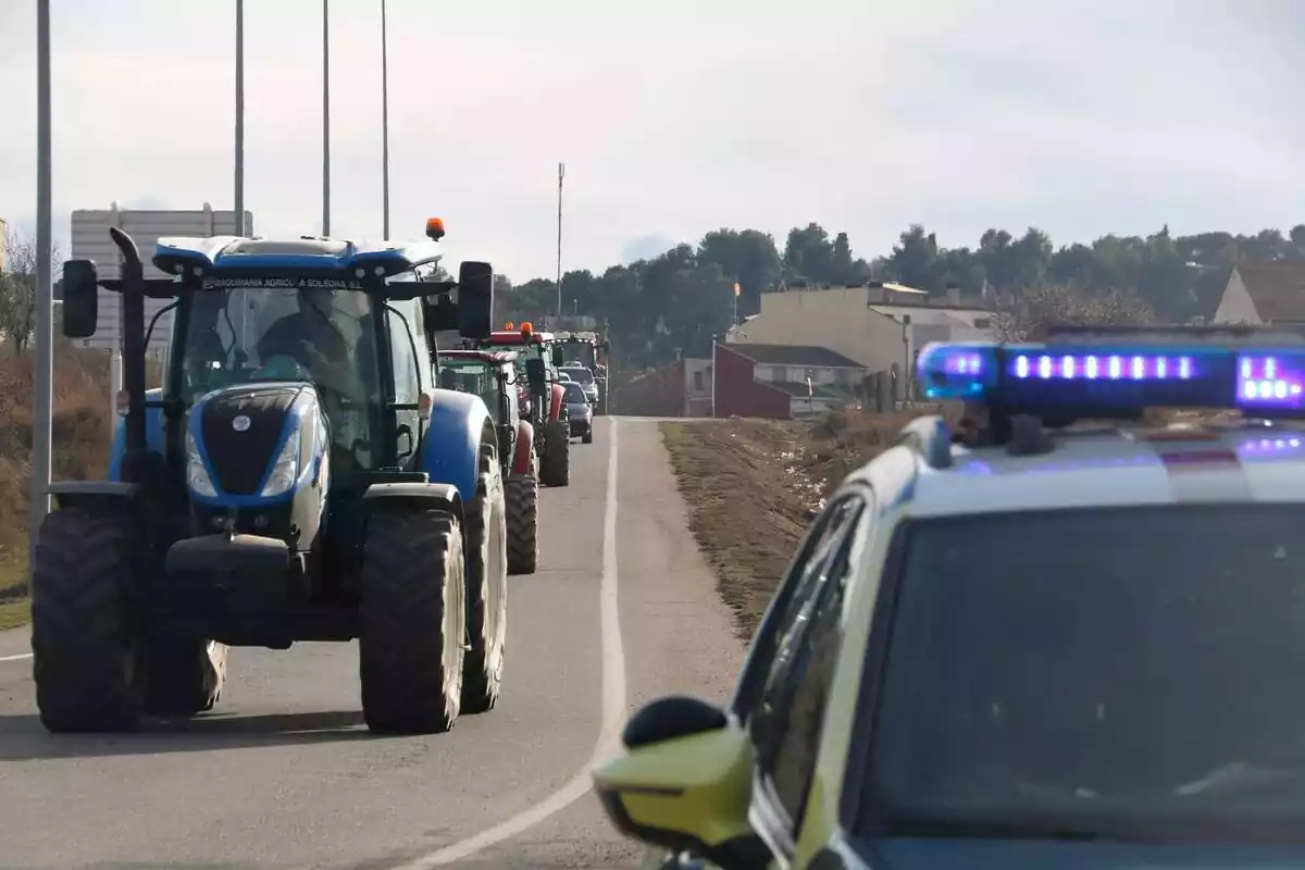 Foto de los agricultores protestando en las carreteras catalanas el viernes, 9 de febrero