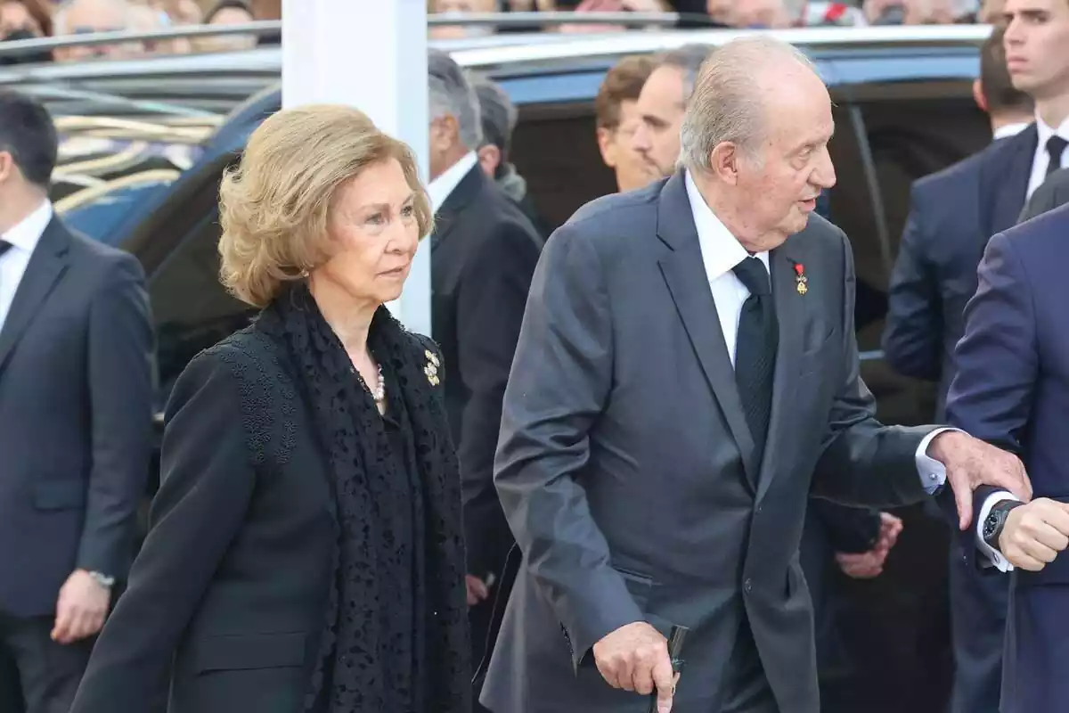 Felipe y Letizia imitan a Juan Carlos y a doña Sofía en su San Valentín más  amargo