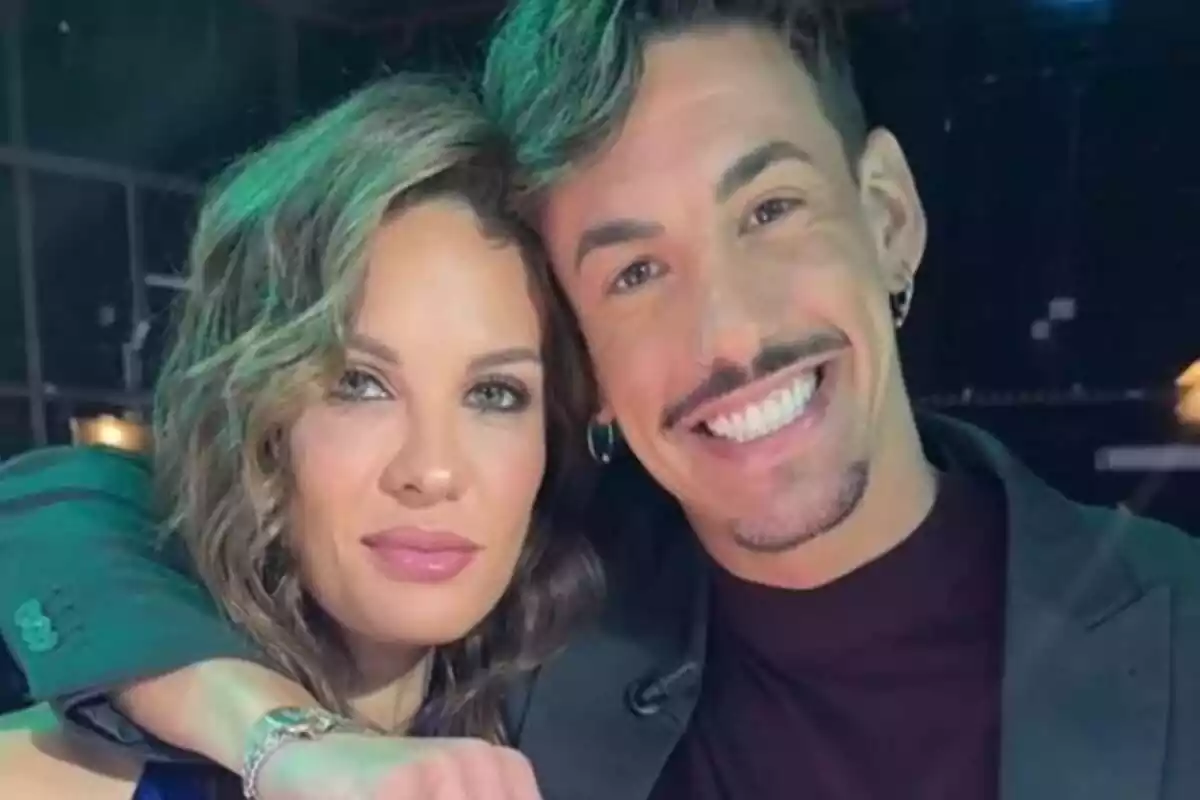 Fotografía de Jessica Bueno y Luitingo fuera de la casa de GH VIP