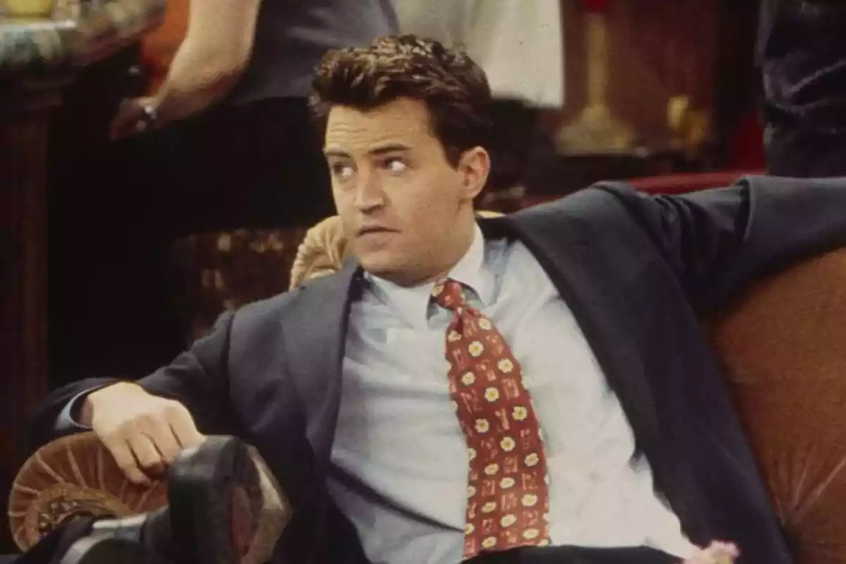 Captura de una escena de 'Friends' con Chandler Bing, interpretado por el actor Matthew Perry