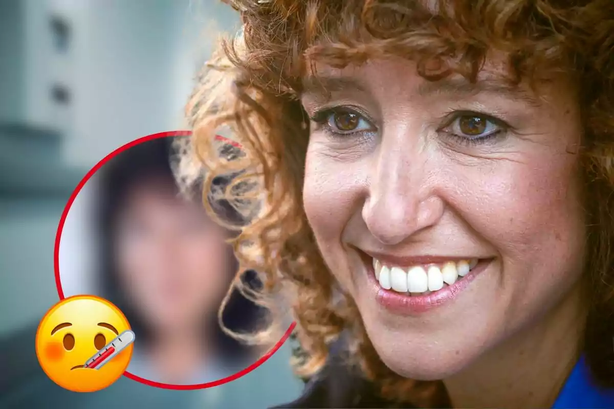Mujer sonriente con cabello rizado y un emoji de cara enferma con termómetro en la esquina inferior izquierda.
