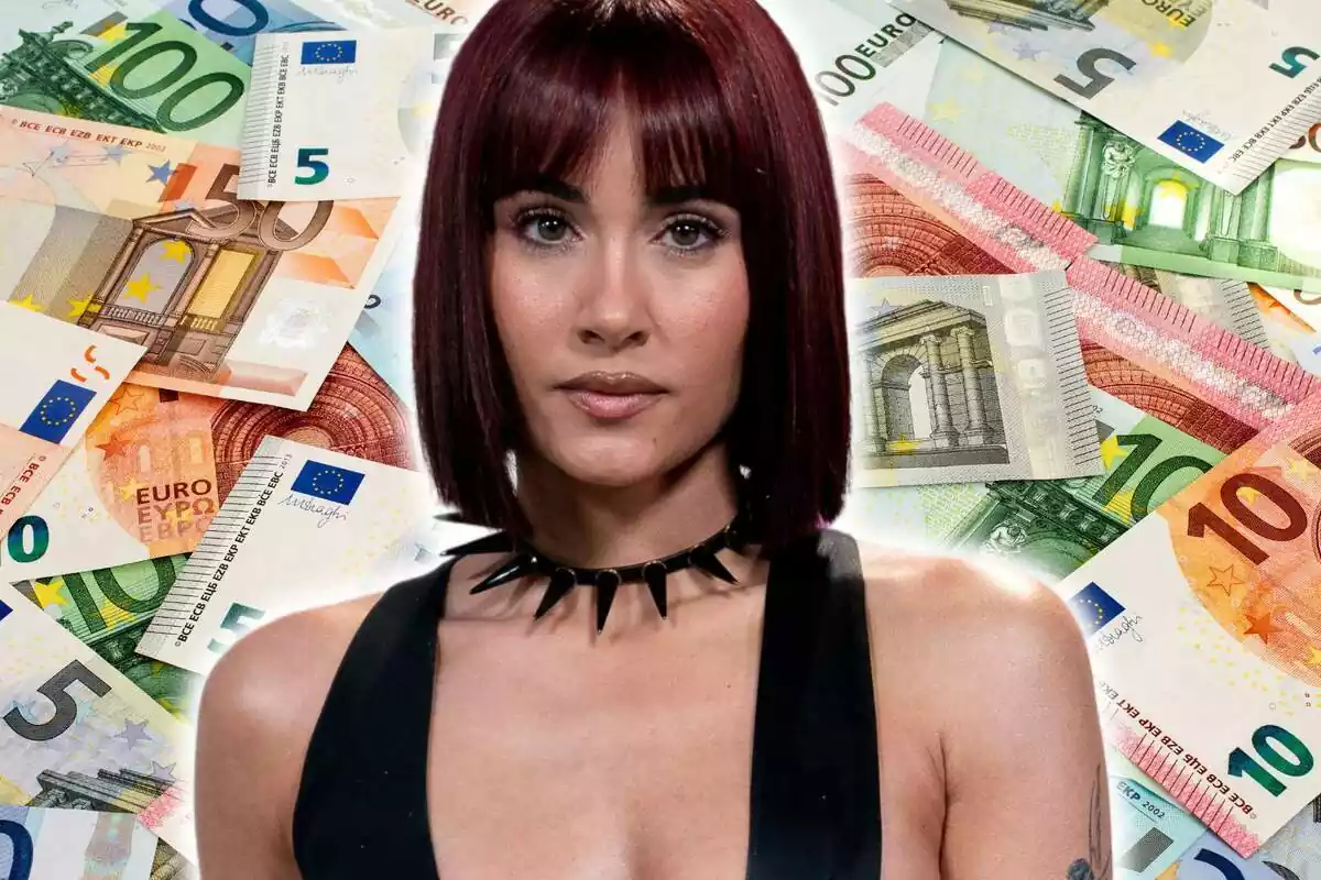 Fotomontaje de Aitana Ocaña con un fondo lleno de euros