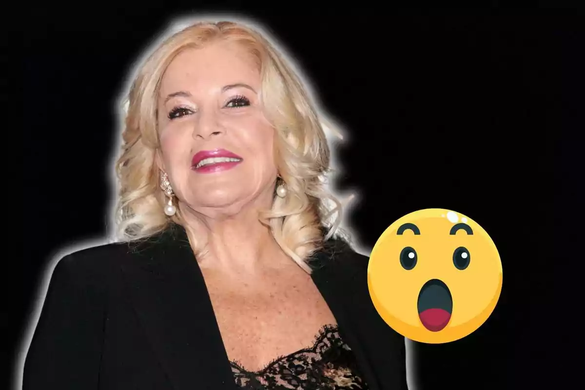 Mujer rubia sonriendo con un emoji de cara sorprendida al lado.