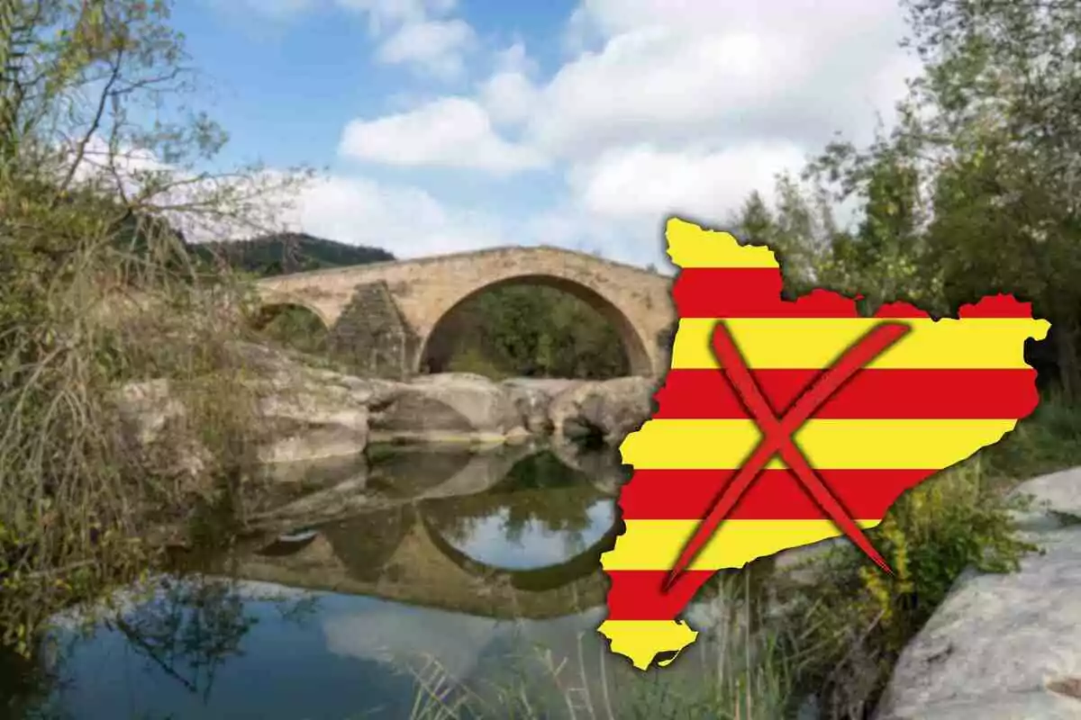 Fotomontaje con una imagen de fondo de Cabacés y a frente una bandera-mapa de Cataluña tachada