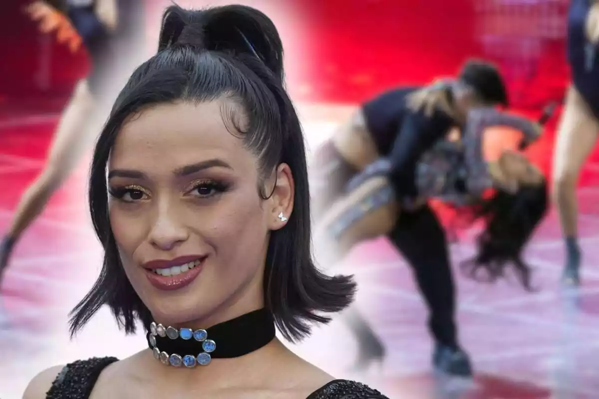 Fotomontaje de la cara de Chanel sonriendo en un photocall y de fondo su actuación en Eurovisión 2022