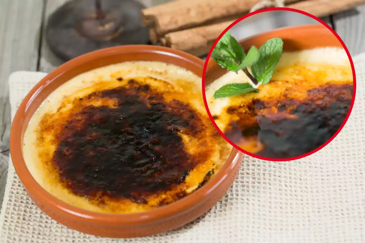 Un postre de crema catalana en un plato de barro con una capa de azúcar caramelizada en la parte superior y una ramita de menta como decoración. Un postre de crema catalana en un plato de barro con una capa de azúcar caramelizada en la parte superior y una ramita de menta como decoración.