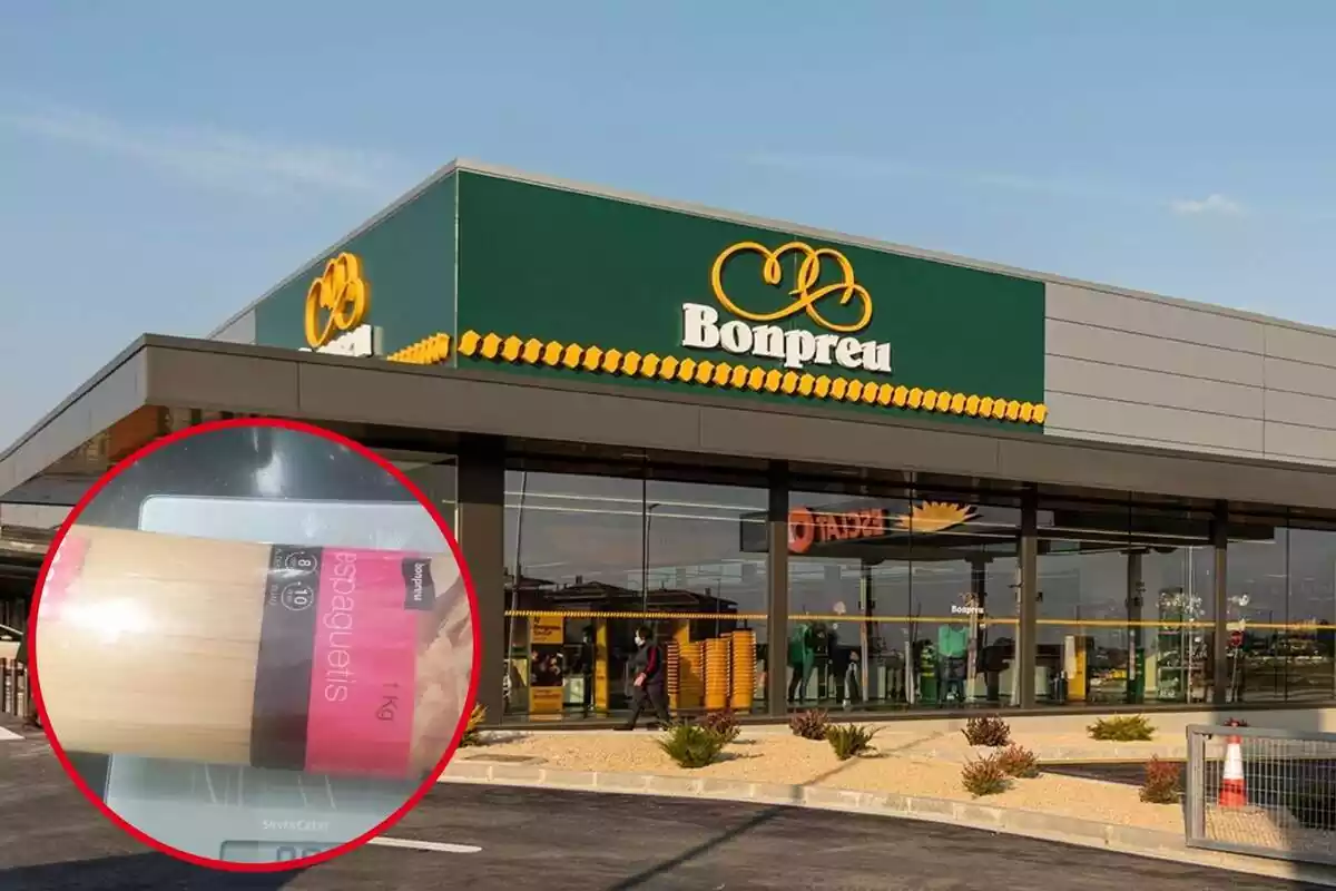 Fotomontaje con un supermercado Bonpreu de fondo y al frente un redondo rojo con espaguetis en una báscula