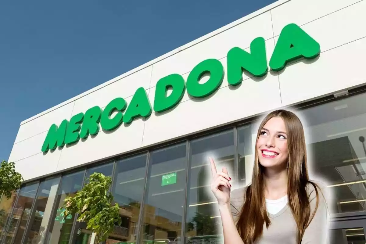 Fotomontaje del exterior de un supermercado Mercadona de fondo y al frente una mujer feliz señalando el logo
