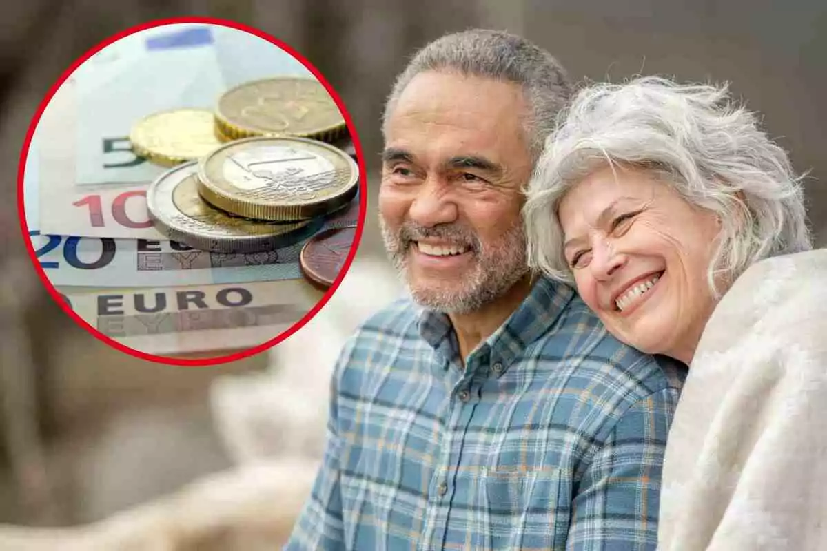 Una pareja de personas mayores sonríe mientras se abrazan, con una imagen insertada de billetes y monedas de euro.