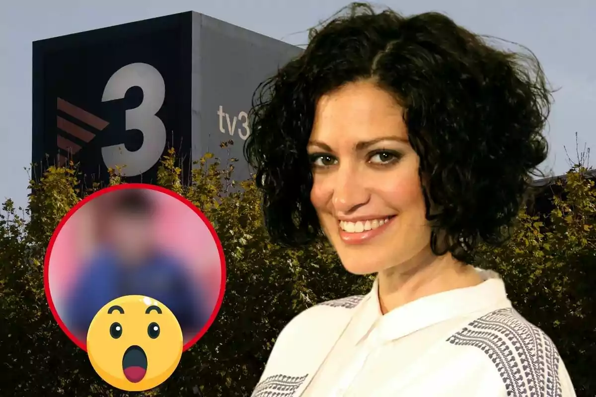 Una mujer sonriente con cabello rizado frente a un edificio con el logo de "tv3" y un círculo rojo con una cara sorprendida en la parte inferior izquierda.