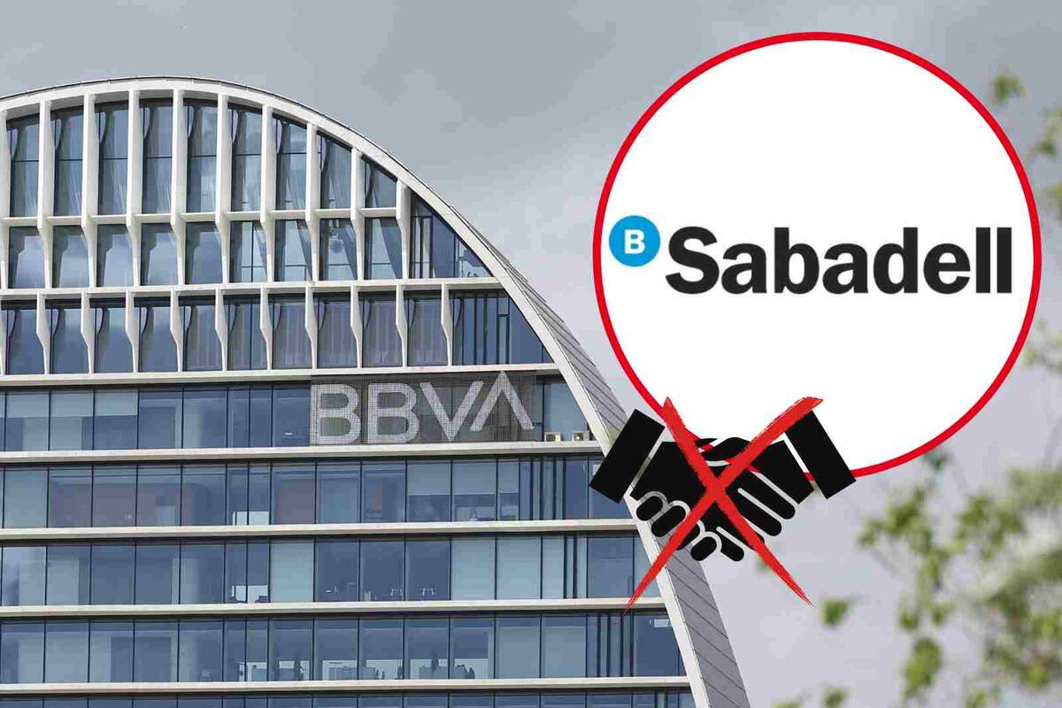 Fotomontaje con un fondo de oficinas del BBVA y una redonda roja con el Banco Sabadell y dos manos encajadas tachadas con una cruz roja