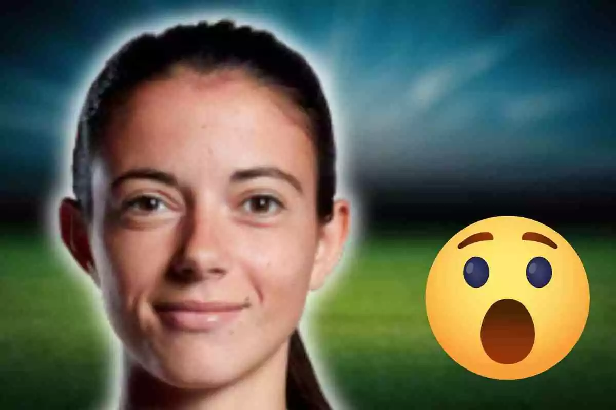Fotomontaje con una imagen de fondo de un campo de fútbol y al frente Aitana Bonmatí y un emoji sorprendido