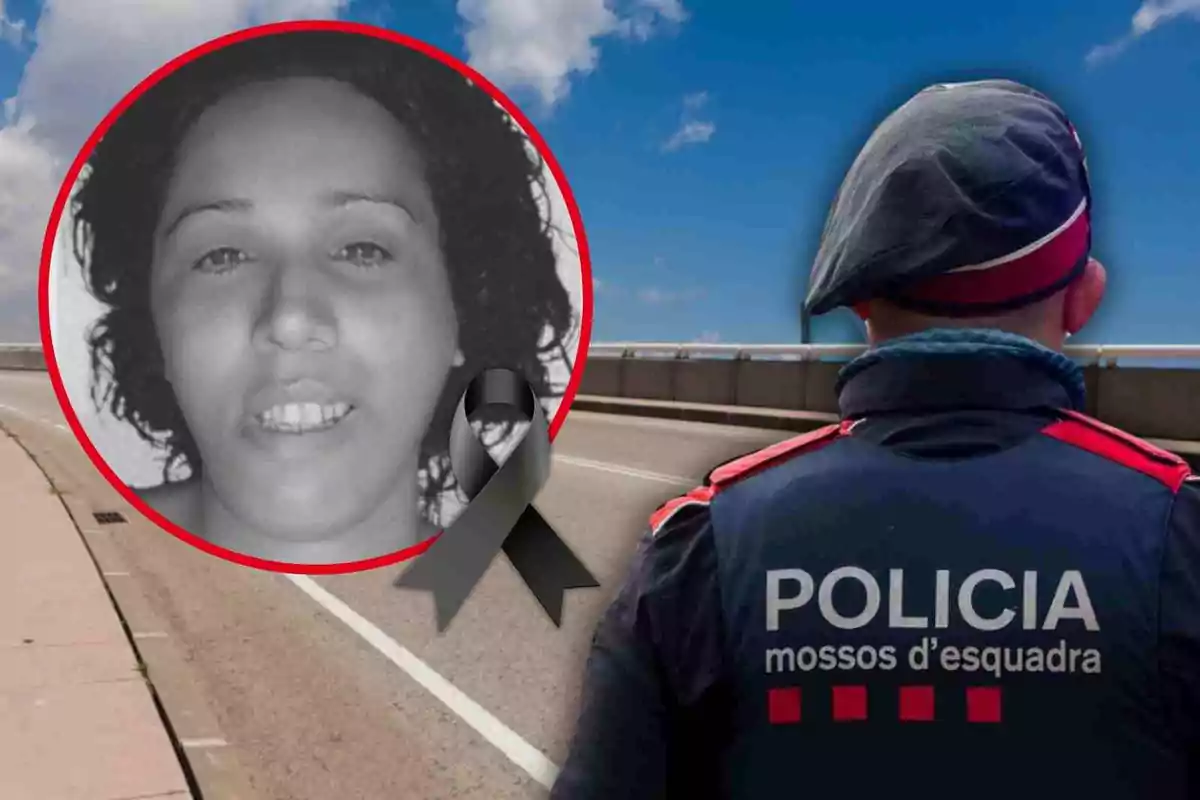 Un agente de los Mossos d'Esquadra de espaldas en una carretera junto a un círculo con la imagen en blanco y negro de 'la mujer de la carretera' y un lazo negro de luto.