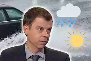 Fotomontaje con una imagen de fondo de un coche pasando por una inundación, al frente Francesc Mauri y dos emojis de un sol y una nube con lluvia