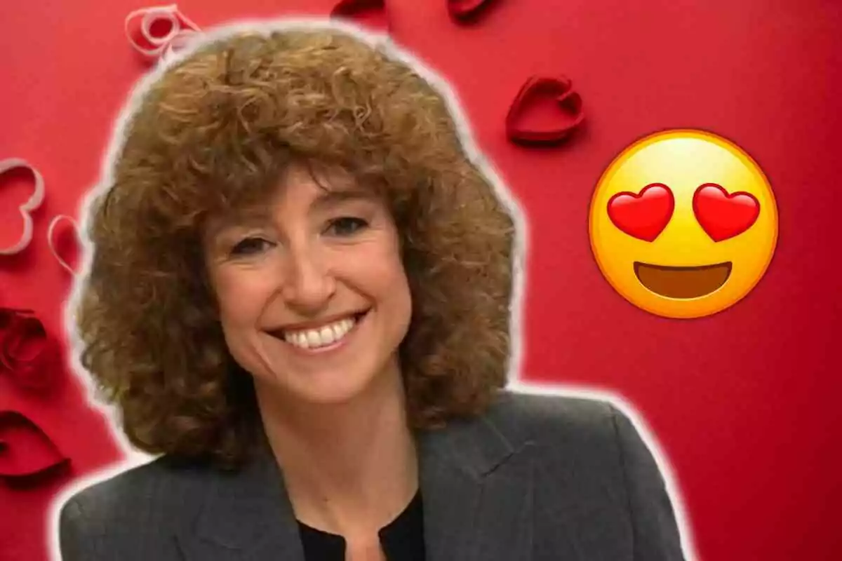 Agnès Marquès sonriente con cabello rizado y un emoji de ojos de corazón sobre un fondo rojo con corazones.