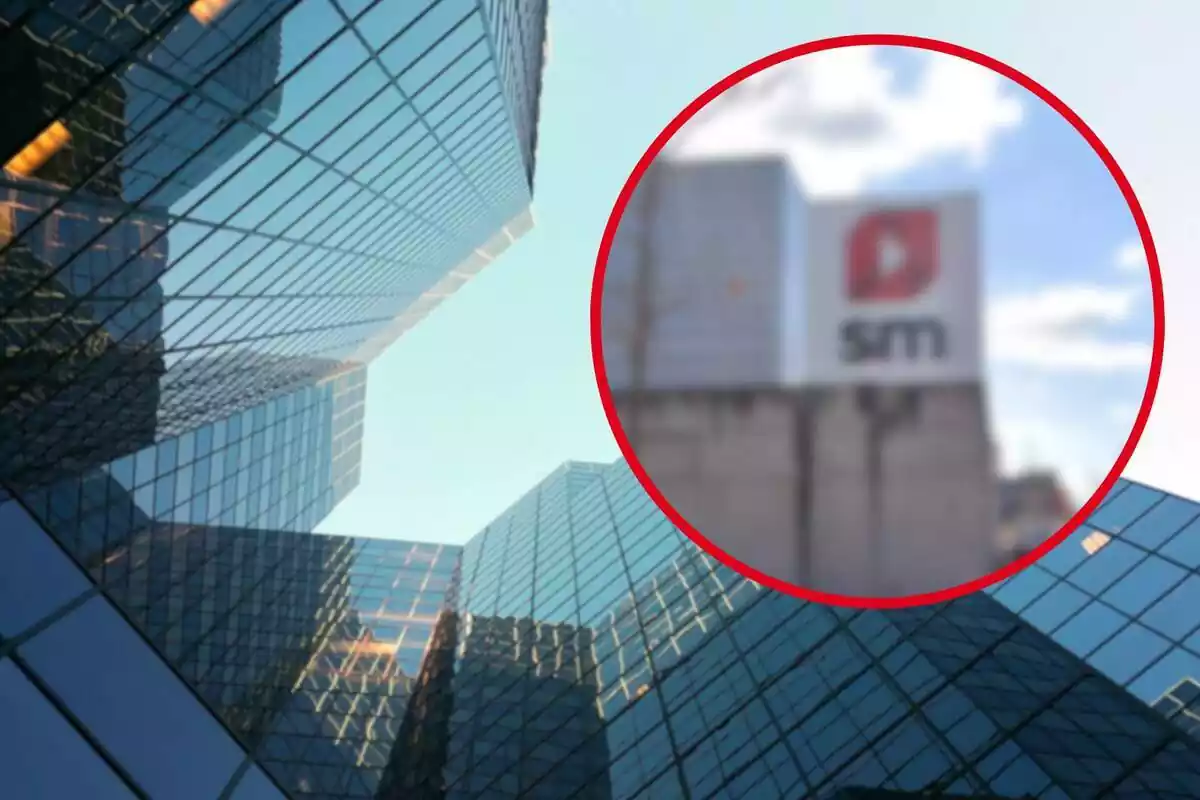 Fotomontaje con una imagen de fondo de una empresa y al frente una redonda roja con la sede del grupo SM