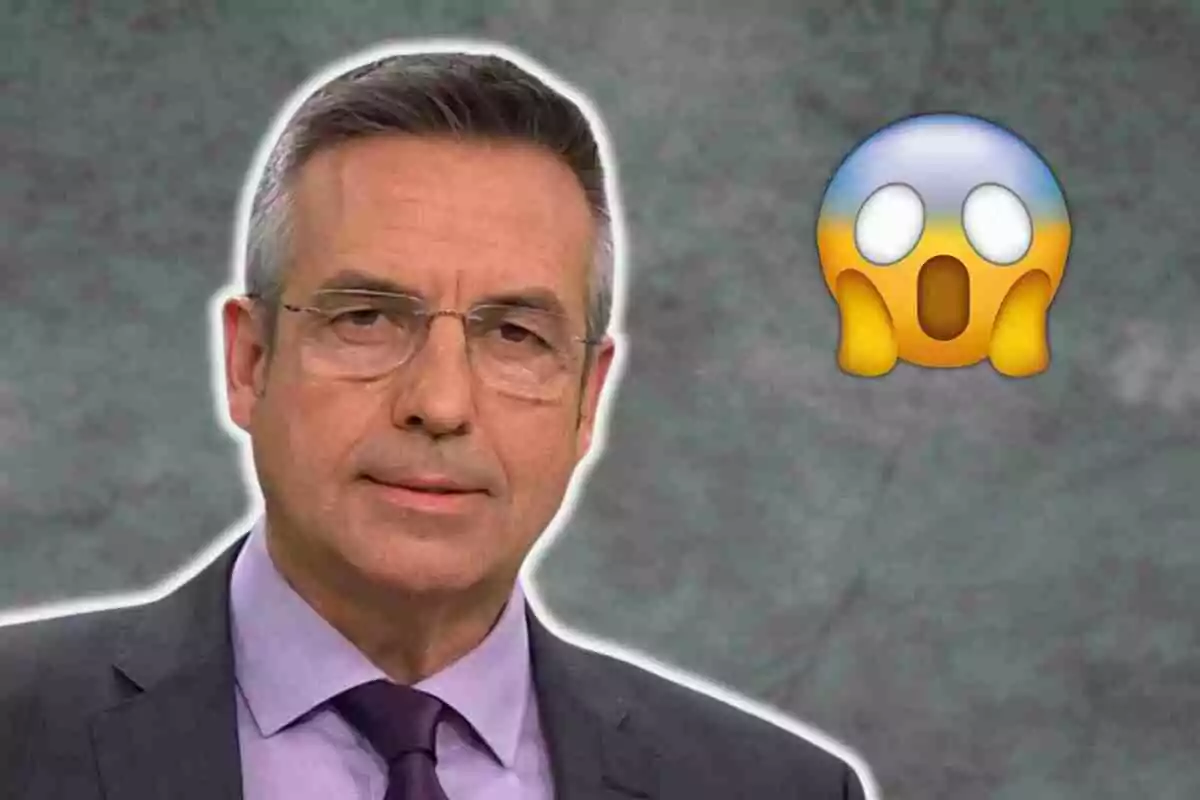 Ramon Pellicer con gafas y traje oscuro, acompañado de un emoji de cara sorprendida sobre un fondo gris.