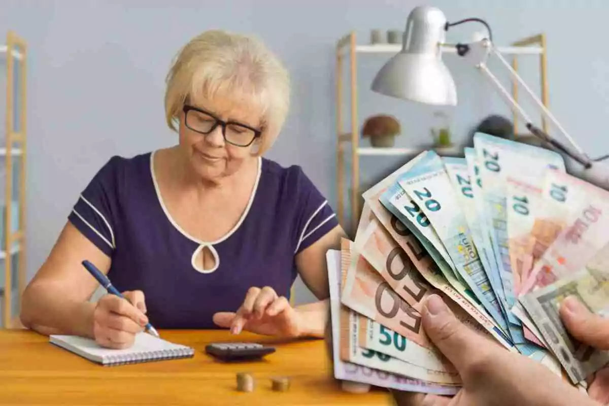 Fotomontaje con una imagen de fondo de una jubilada haciendo cálculos y al frente un abanico de billetes de euro