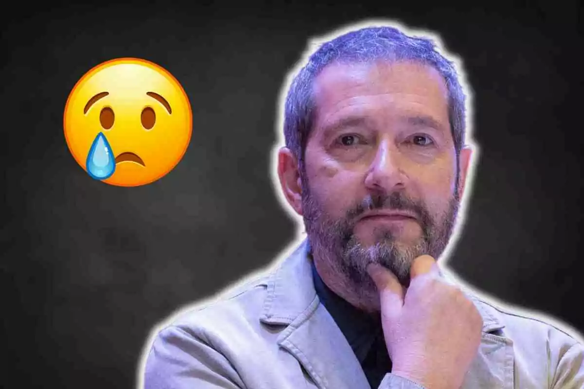 Carles Porta pensativo con un emoji triste al lado.