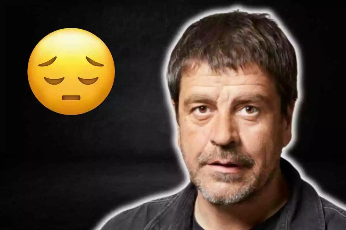 Espartac Peran con expresión seria junto a un emoji de cara triste sobre un fondo oscuro.