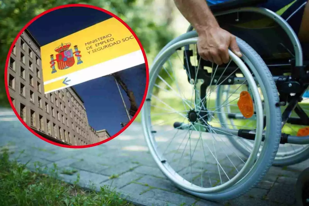 Una persona en silla de ruedas junto a una imagen del Ministerio de Empleo y Seguridad Social de España.