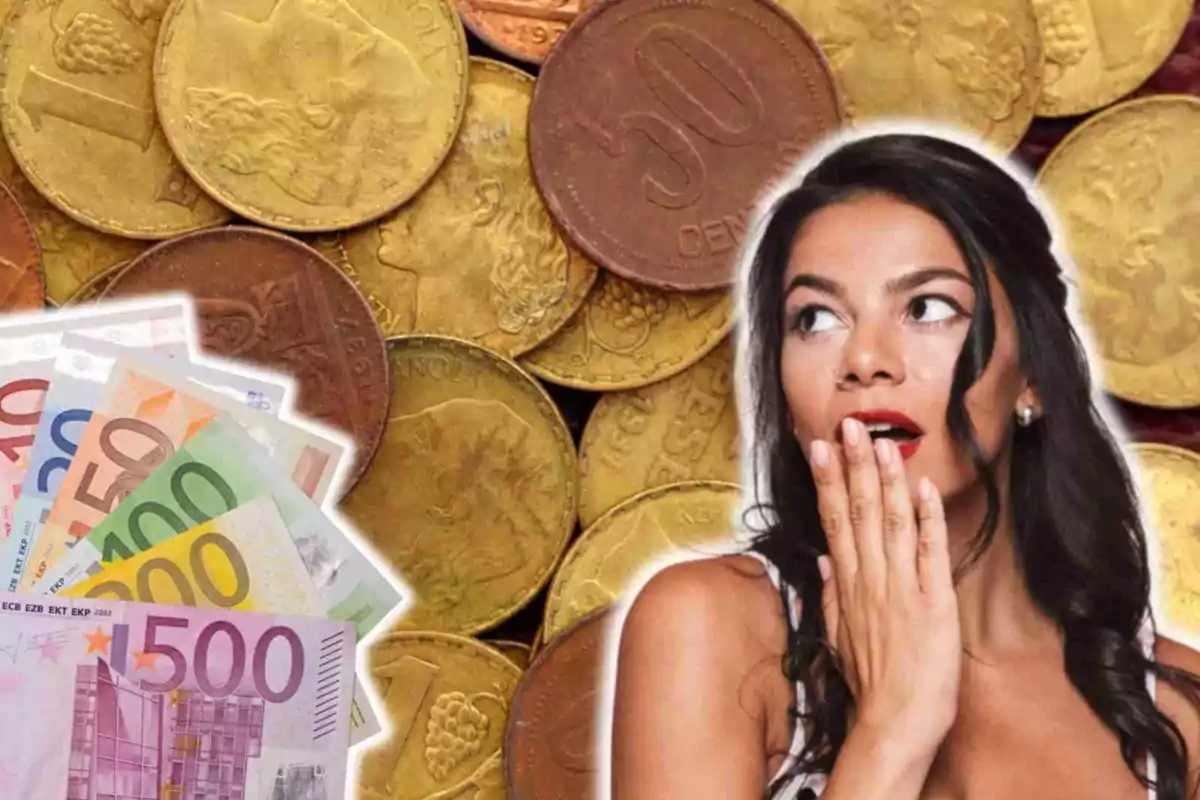 Una mujer sorprendida con la mano en la boca, frente a un fondo de monedas y billetes de diferentes denominaciones.