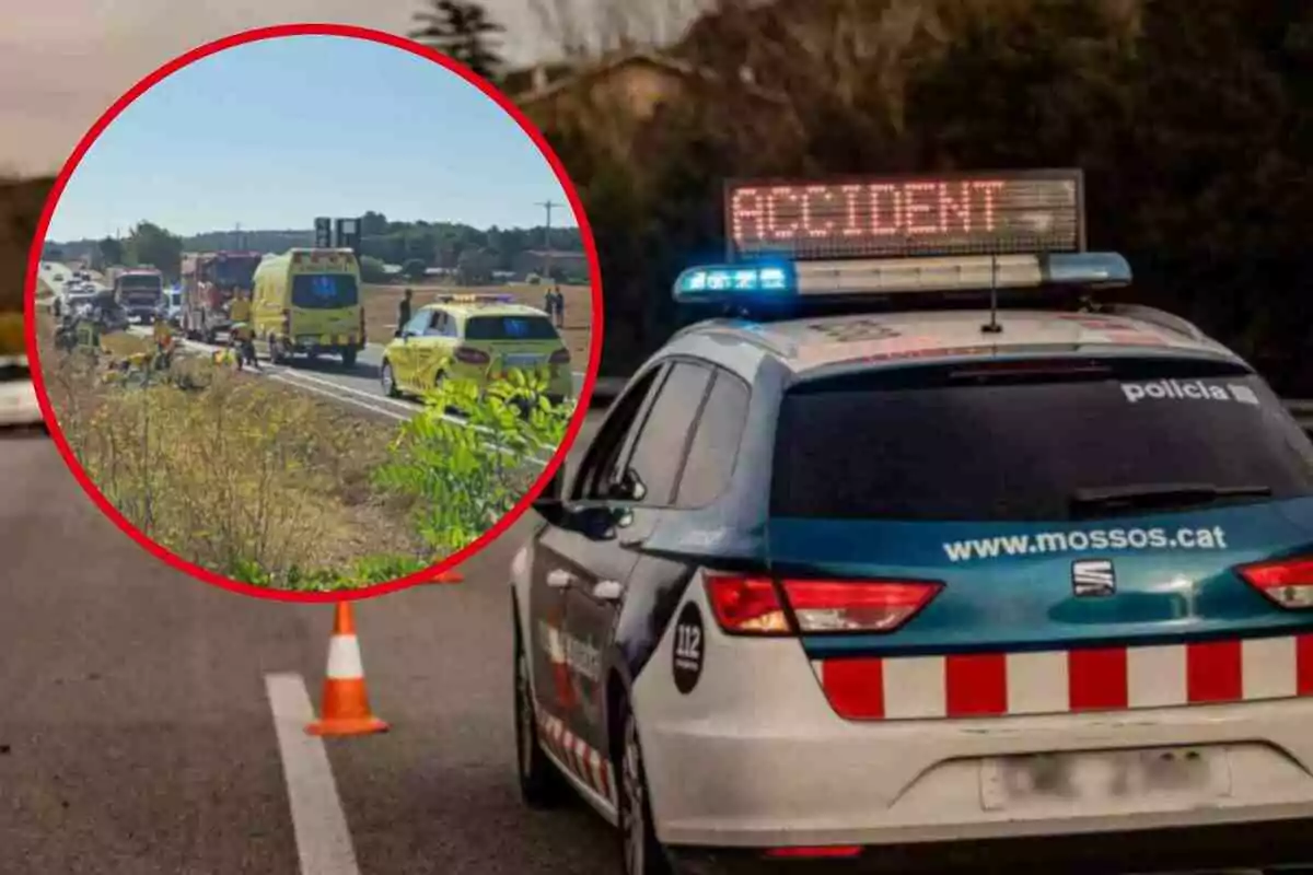 Un coche de policía con un letrero de "ACCIDENT" en la parte superior y una escena de accidente de tráfico en la carretera con vehículos de emergencia en el fondo.