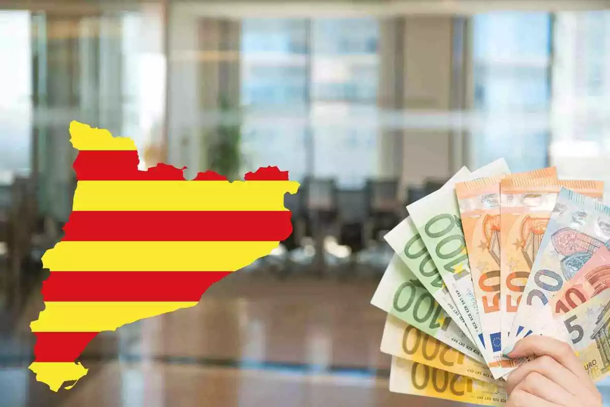 Fotomontaje con una imagen de fondo de una oficina difuminada y al frente un mapa de Cataluña con la bandera catalana y un abanico de billetes de euro