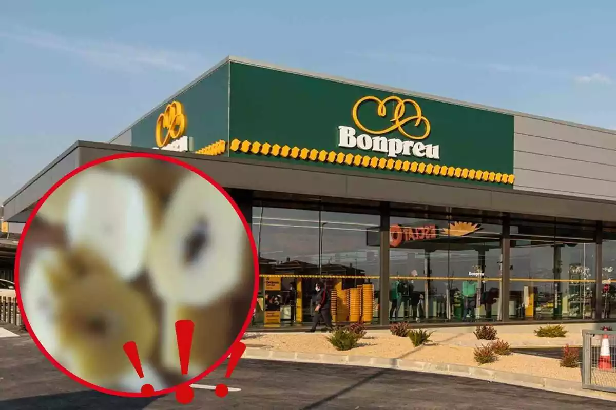 Fotomontaje con una imagen de fondo de un supermercado Bonpreu y al frente una redonda roja con las patatas podridas