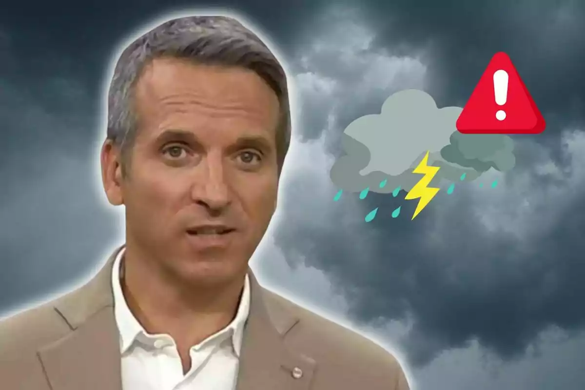 Un hombre con chaqueta beige y camisa blanca aparece frente a un fondo de nubes oscuras, junto a un icono de nube con lluvia, relámpago y un signo de exclamación en un triángulo rojo.