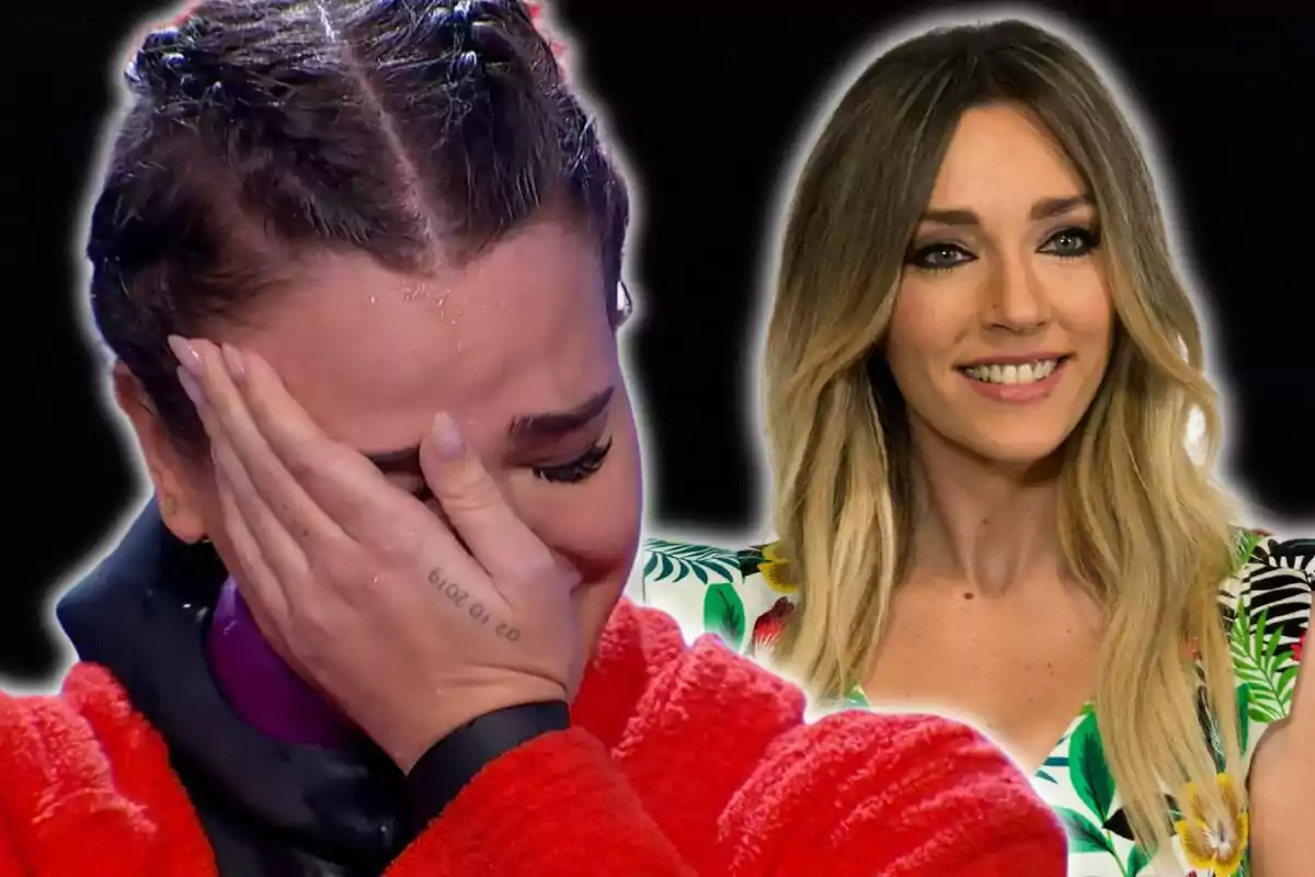 Una mujer con trenzas y un tatuaje en la mano se cubre el rostro con una expresión de emoción, mientras otra mujer sonriente con cabello rubio y un vestido colorido aparece en el fondo.