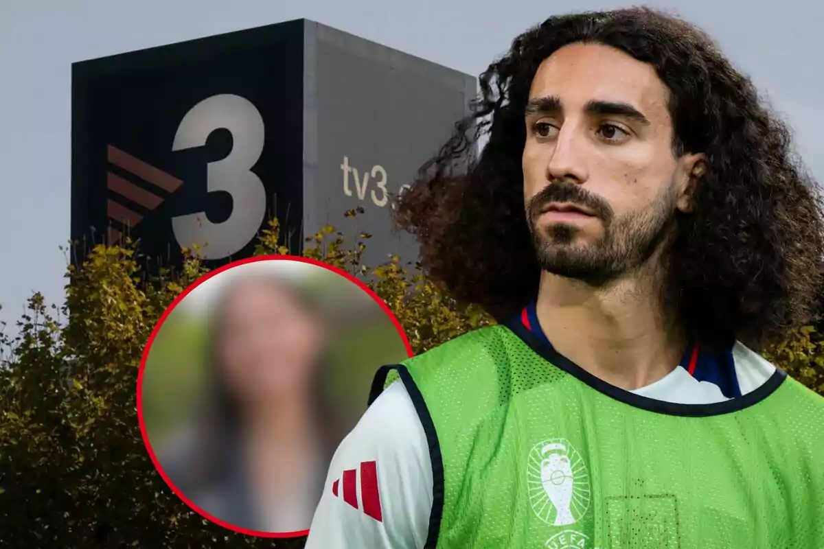 Un jugador de fútbol con chaleco verde aparece en primer plano, con un edificio de TV3 en el fondo y una persona desenfocada en un círculo rojo.