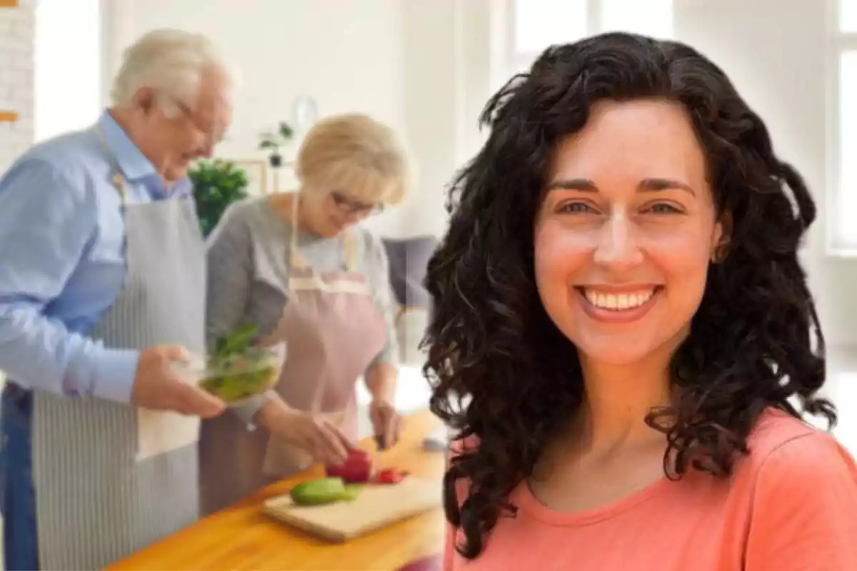 Montaje fotográfico entre una imagen de la nutricionista Júlia Farré y una imagen de fondo de dos abuelos cocinando