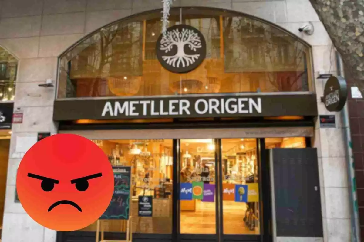 Fotomontaje con una imagen del supermercado Ametller Origen de fondo y al frente un emoji con cara de enfado