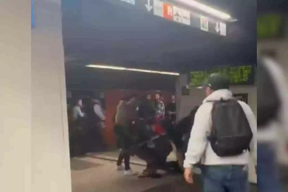 Fotomontaje con el vídeo de la agresión en la estación de Sants del metro de Barcelona