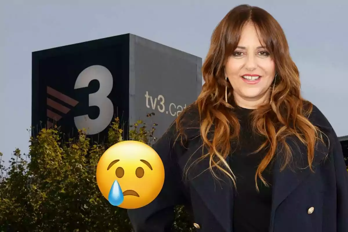 Una mujer sonriente frente a un edificio con el logo de TV3 y un emoji triste.