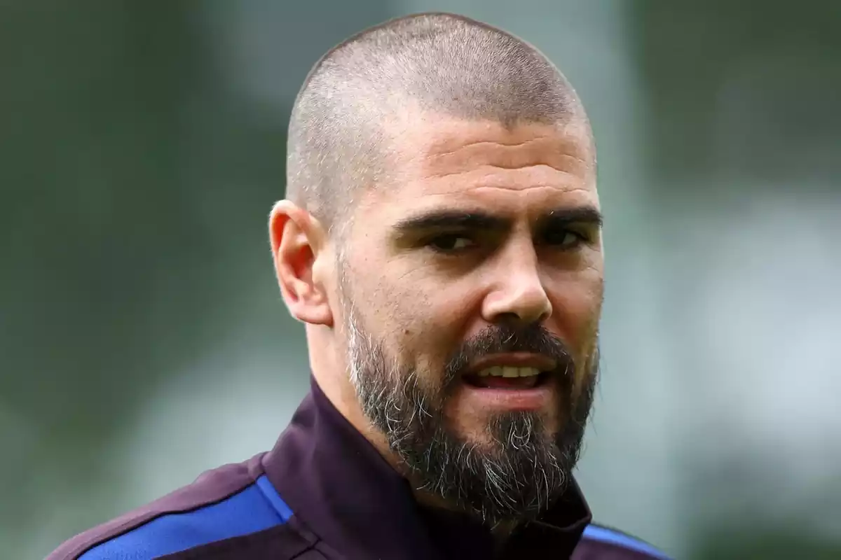 Víctor Valdés también pasó por los banquillos del Juvenil A del Barça Víctor Valdés también pasó por los banquillos del Juvenil A del Barça