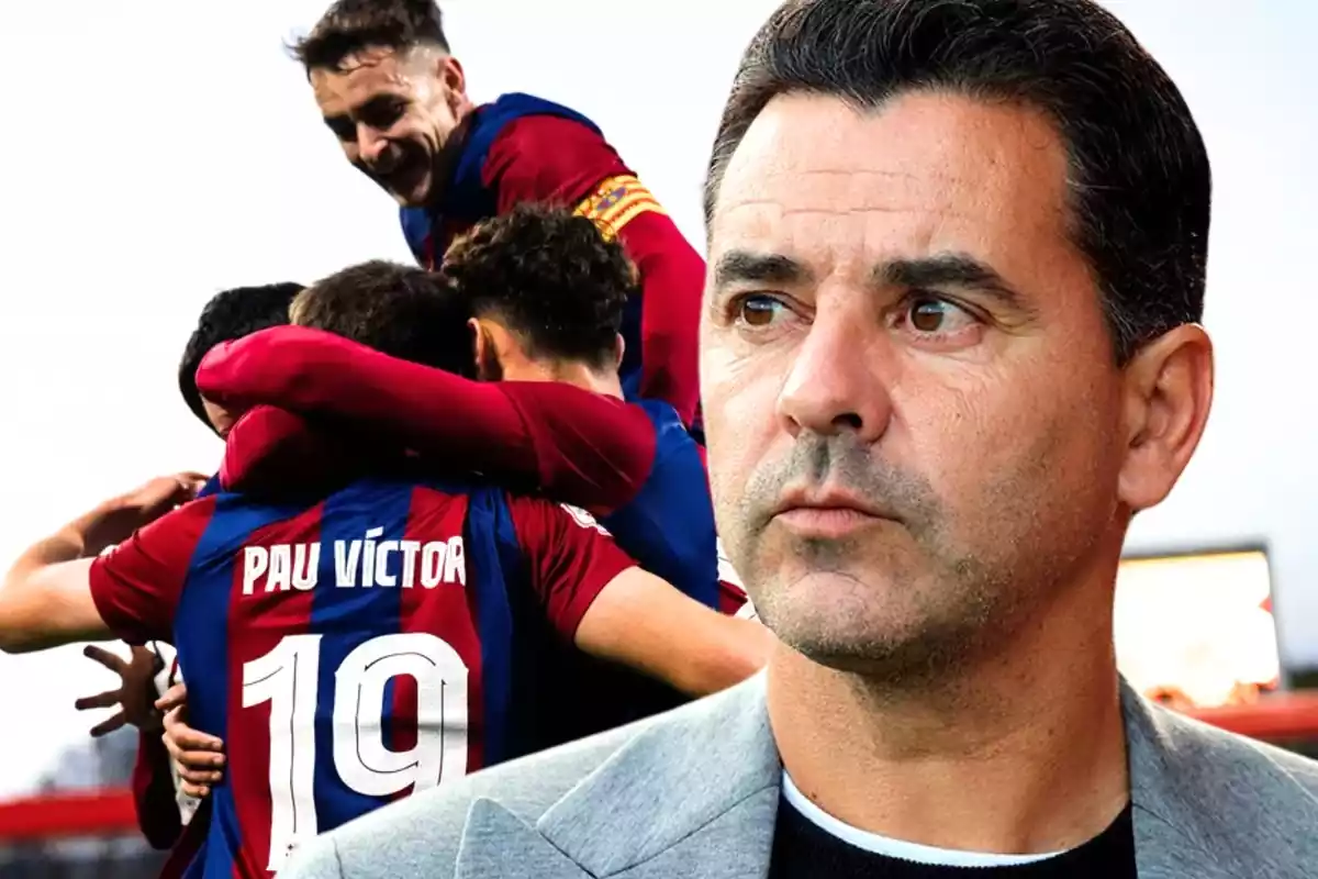 El entrenador del Girona, Míchel Sánchez, en primer plano junto a una foto en la que aparecen varios futbolistas de la actual plantilla del Barça Atlètic de Rafa Márquez.