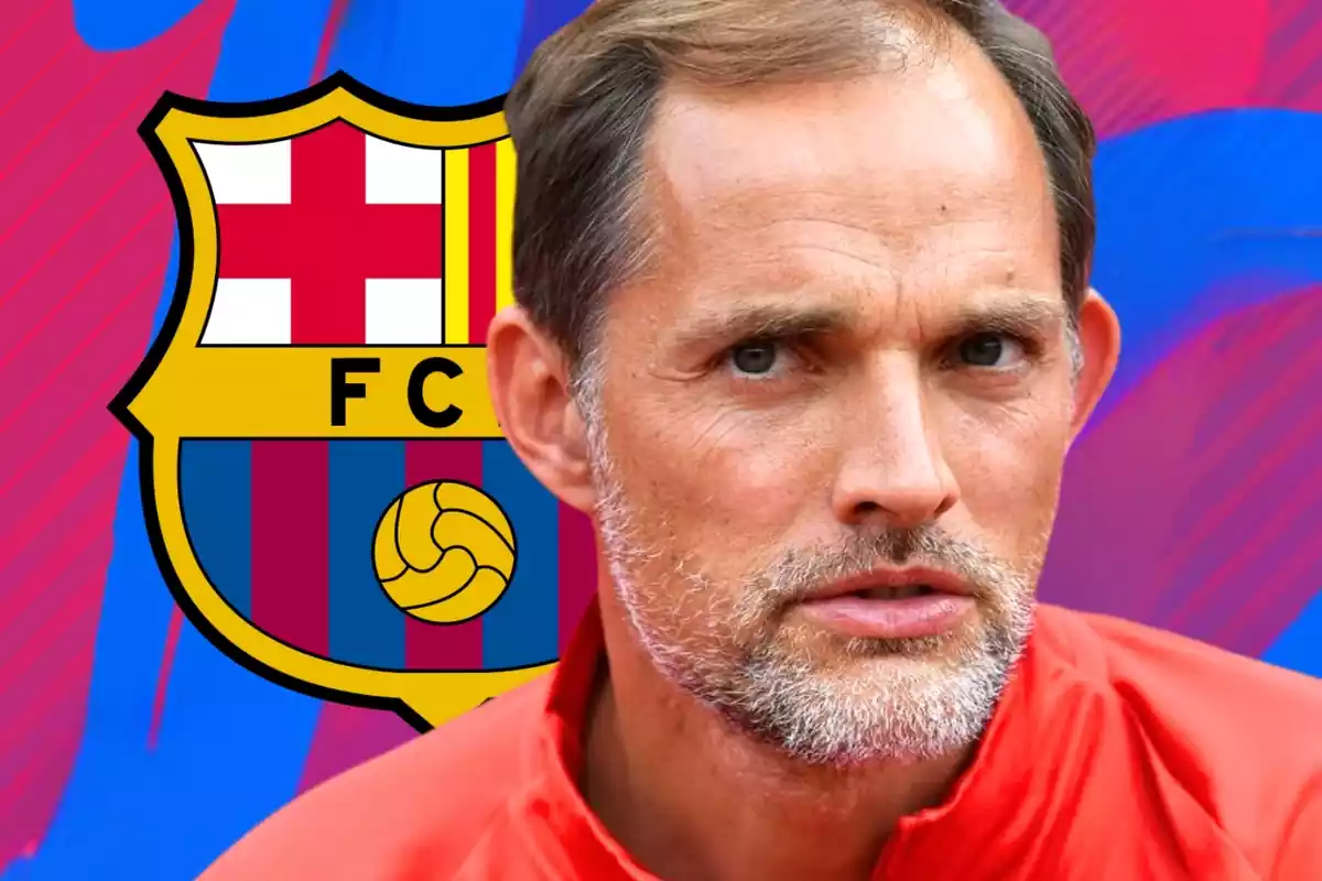 El entrenador alemán, Thomas Tuchel, en primer plano junto a una foto del escudo del FC Barcelona, club que quiere ficharle para que sea el nuevo Xavi Hernández.