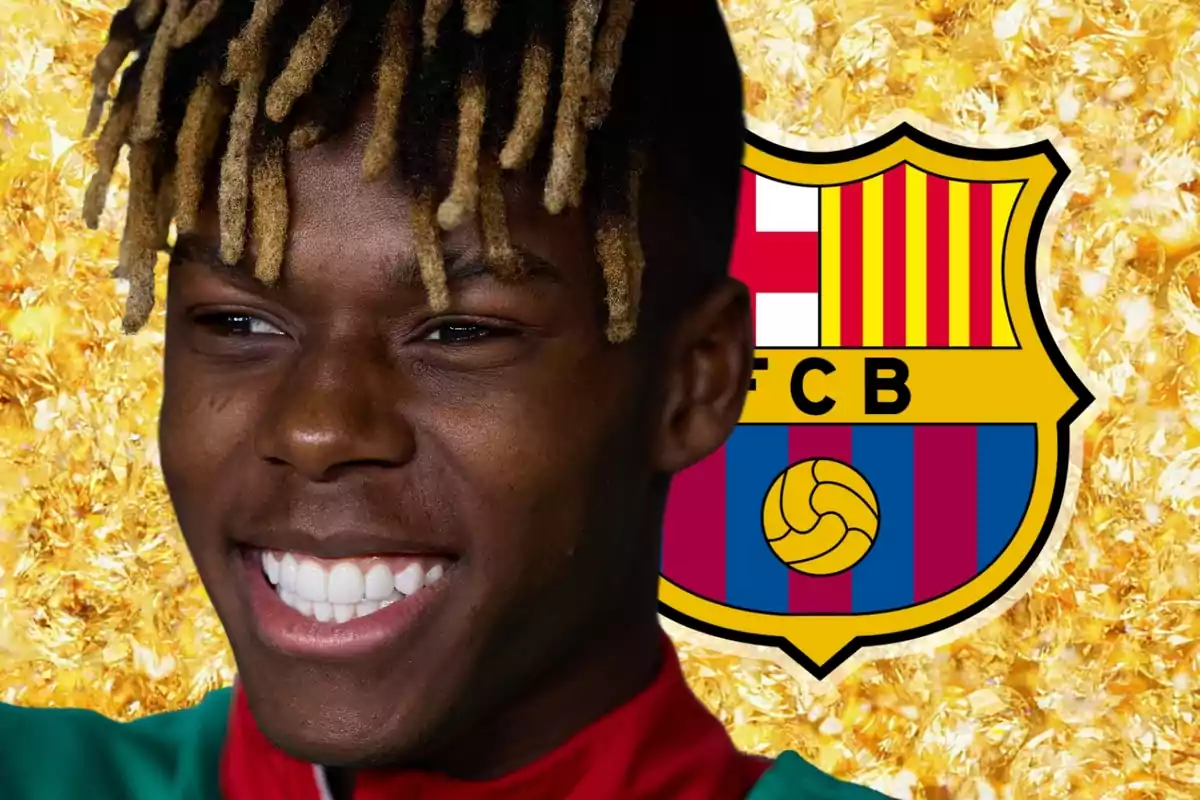 Un joven sonriente con rastas rubias y negras, con el escudo del FC Barcelona de fondo.