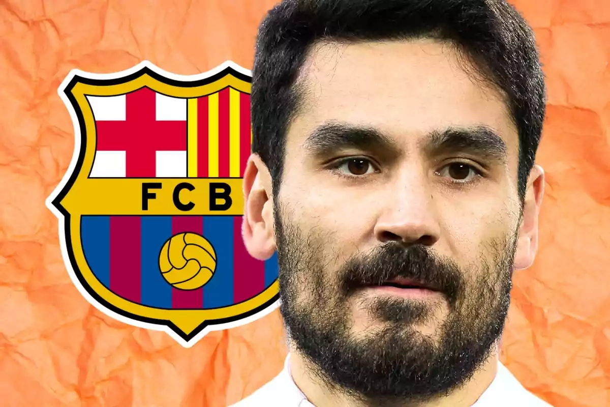 Un hombre con barba frente al escudo del FC Barcelona.