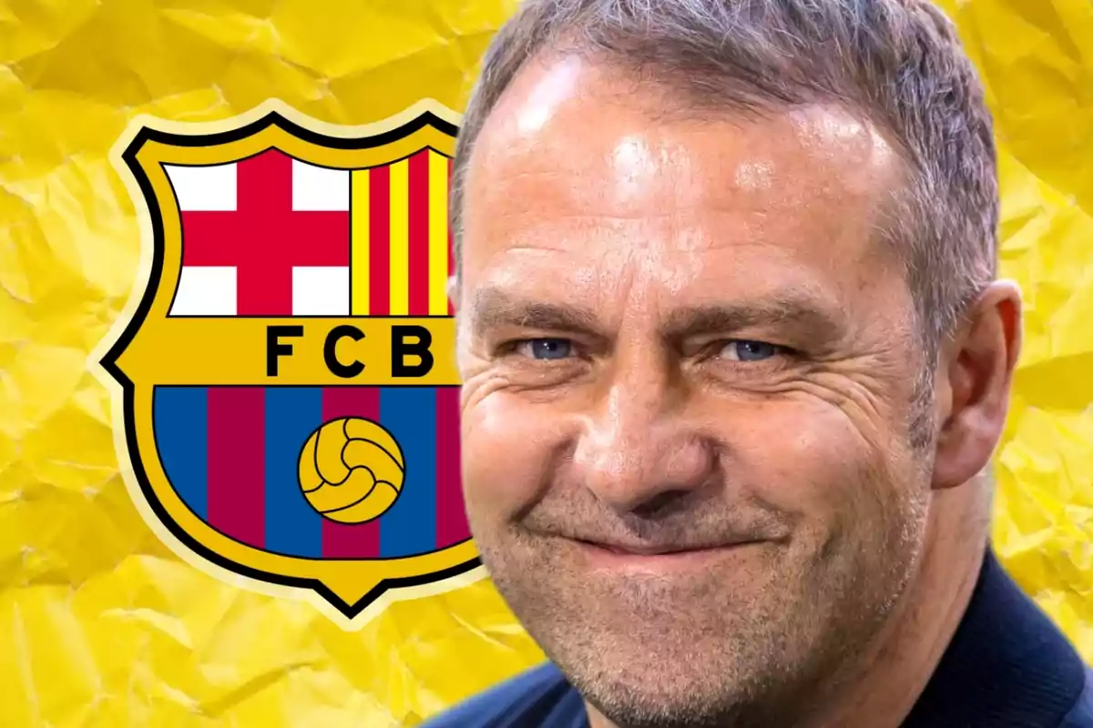 Un hombre sonriente con el escudo del FC Barcelona de fondo.