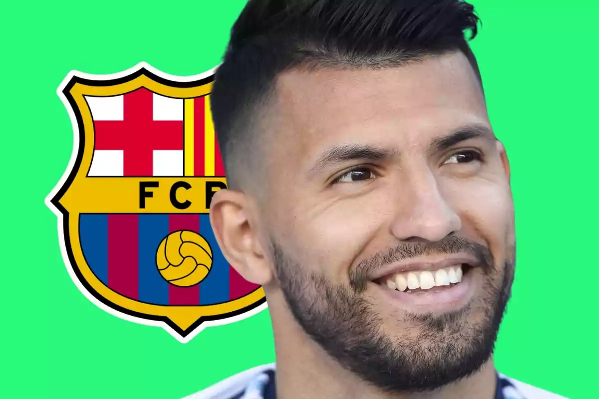 Hombre sonriente con barba frente al escudo del FC Barcelona sobre un fondo verde.