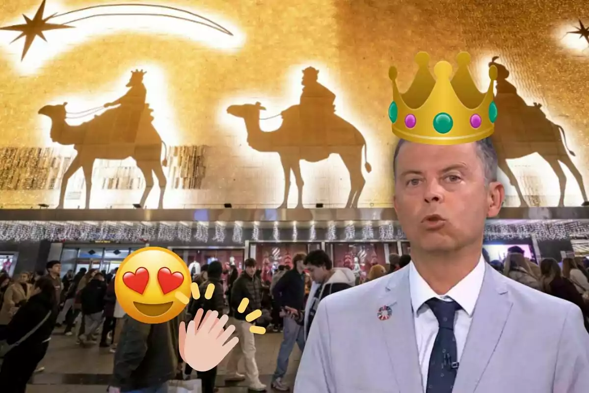 Un hombre con traje y corbata aparece en primer plano con una corona de emoji sobre su cabeza mientras al fondo se observa una decoración navideña con siluetas de los Reyes Magos y una multitud de personas caminando.