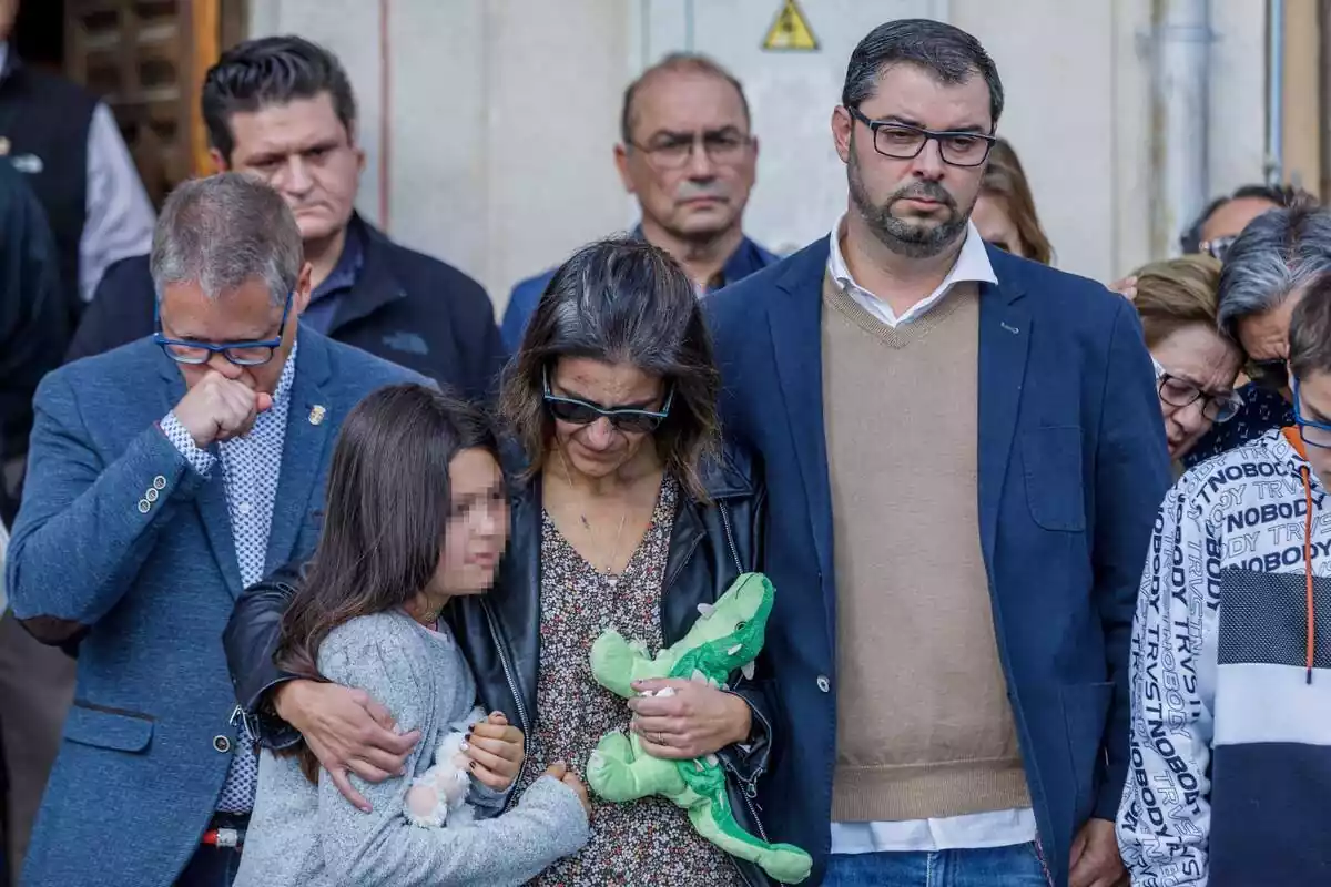 Minuto silencio por Olivia, la niña asesinada por su madre en Gijón