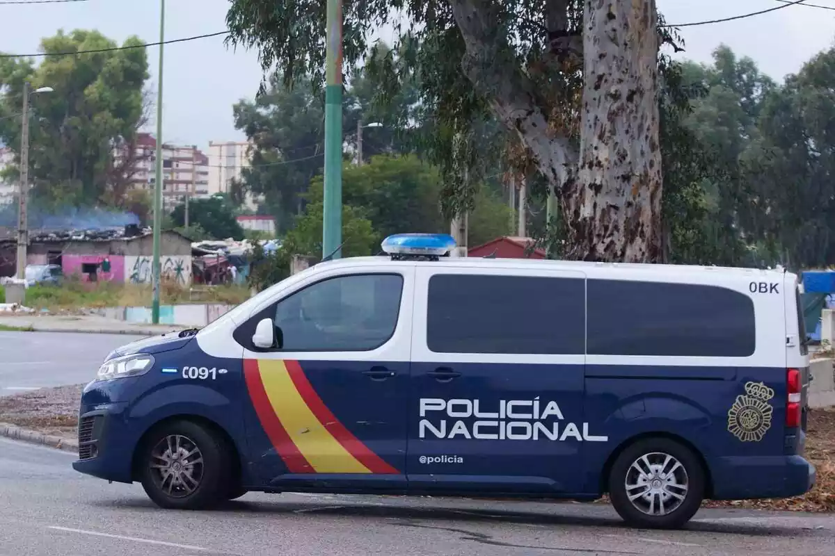 Un furgón de Policía Nacional aparcado en la calle