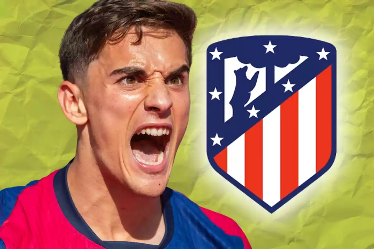 Joven futbolista gritando con el escudo del Atlético de Madrid al fondo sobre un fondo amarillo