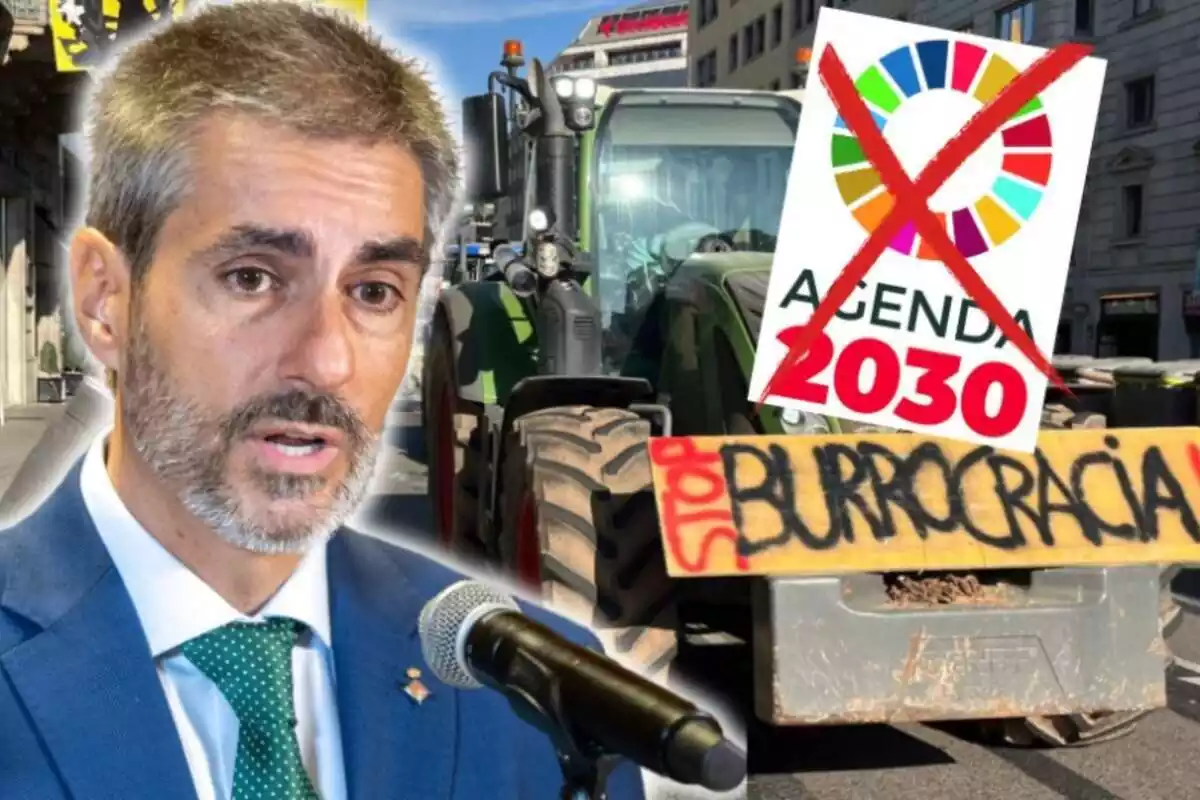 Gonzalo de Oro junto a un tractor y un cartel de Agenda 2030 tachado